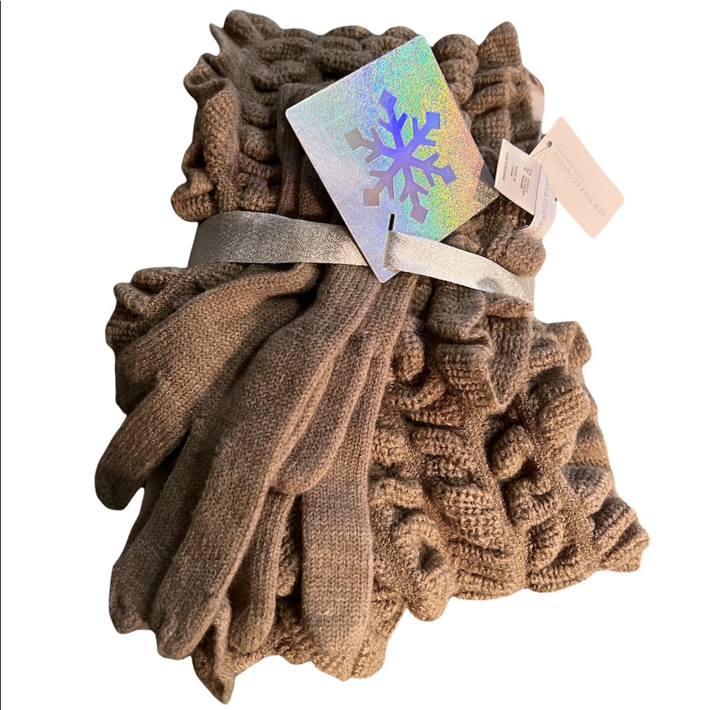 🎁 New York & Company Gloves + Ruffled Scarf Gift Set ❄️